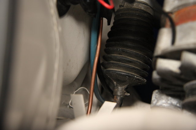 Cors525.JPG (327.66 KiB) 50736 mal betrachtet Benzinleitungen die mit den Bremsleitungen kuscheln...