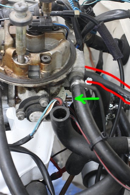 Cors528.JPG (362.16 KiB) 63679 mal betrachtet Von rechts: das Rote ist die obere Leitung, das Grüne der untere Nippel