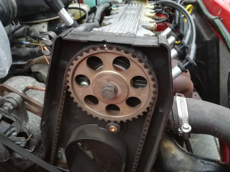 NockenwellenradOTMarkierung.jpg (208.32 KiB) 15674 mal betrachtet Kurbelwelle samt Nockenwelle und NW-Rad auf OT stellen, sicherheitshalber farblich markiert...