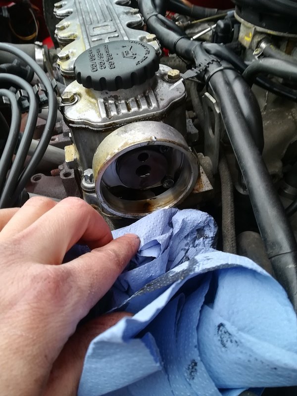 SicherungsplatteAusbauen.jpg (241.79 KiB) 15720 mal betrachtet Sicherungsplatte abschrauben, zwei Innensechskant...