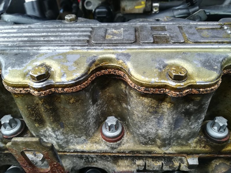 VentildeckeldichtungErneuert.jpg (362.21 KiB) 15675 mal betrachtet Zu guter Letzt alles wieder zusammen bauen, Ventildeckeldichtung ersetzen und natürlich die Zündung richtig einstellen...