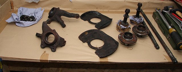 Cors267.JPG (250.09 KiB) 29136 mal betrachtet Die Tagesleistung von heute. Die Kronmutter runter zu bekommen war ein Kampf... 20 Jahre Rost der besten Sorte^^.