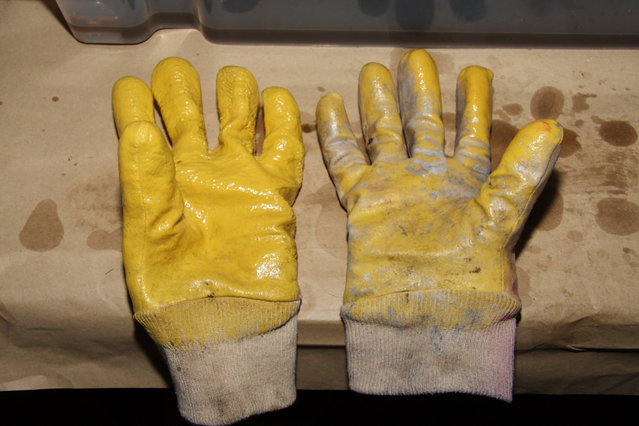 Cors298.JPG (413.52 KiB) 31757 mal betrachtet Die Handschuhe mit/ohne "Lösemittelbehandlung"