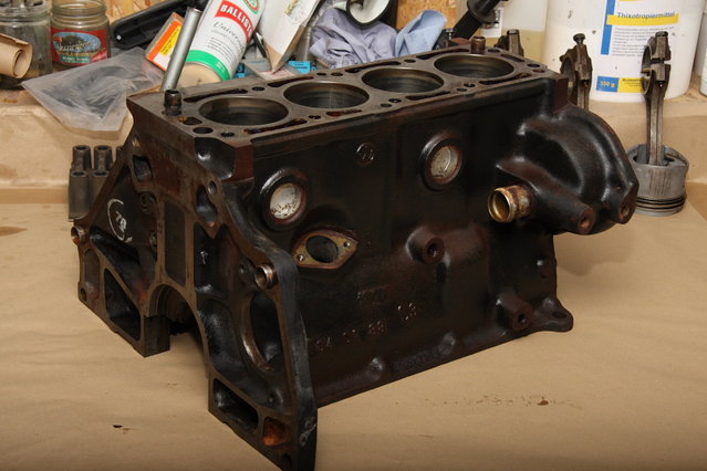 cors349.JPG (422.67 KiB) 30324 mal betrachtet Motorblock original