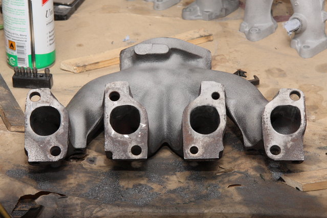 cors344.JPG (458.2 KiB) 30316 mal betrachtet Und die geweiteten Abgaskanäle