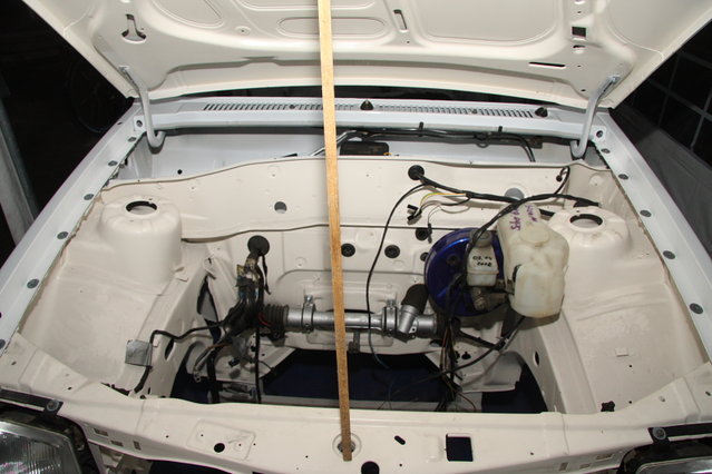 Der Motorraum wird langsam voll.