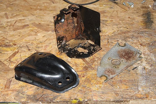 cors384.JPG (305.96 KiB) 54842 mal betrachtet Ein paar rostige Kleinteile