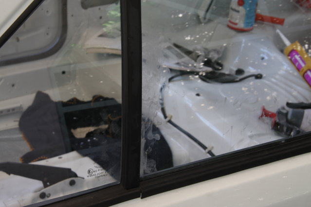 cors407.JPG (288.89 KiB) 55602 mal betrachtet Und beim Einbau auch schön verschmoddert, wozu hab ich sie eigentlich vorher geputzt? ^^