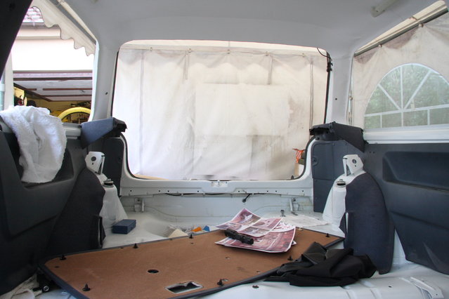 cors452.JPG (385.6 KiB) 64039 mal betrachtet Die ersten Teile im Fond