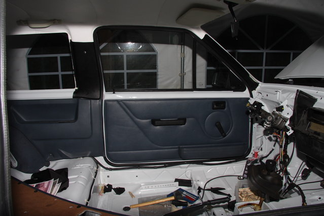 cors453.JPG (360.96 KiB) 64039 mal betrachtet Und die Fahrertür ist auch endlich fertig.