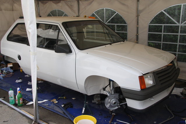 cors457.JPG (420.93 KiB) 49407 mal betrachtet Auch von vorne sieht der Wagen einem echten Auto immer ähnlicher.