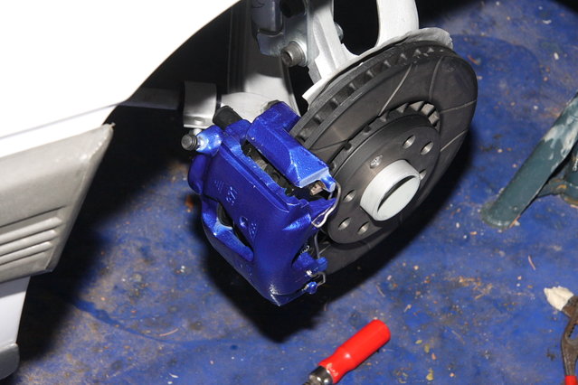 cors463.JPG (413.9 KiB) 64209 mal betrachtet lecker lecker. 256x24 auf nem Corsa sieht immer gut aus