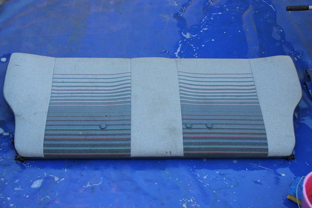 cors483.JPG (457.53 KiB) 77324 mal betrachtet Rücksitzbank vorher...